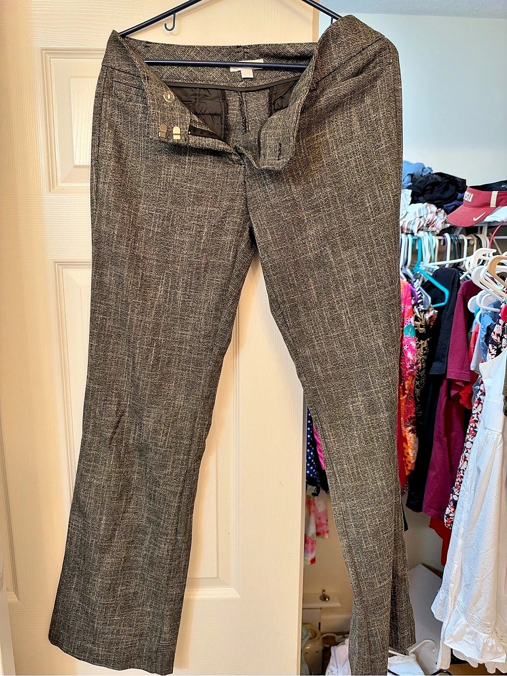 New York & Company Straight Leg Trousers in Gray Like New